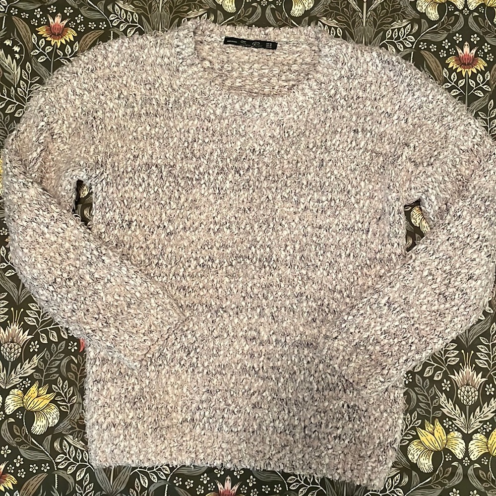 Women’s pullover sweater